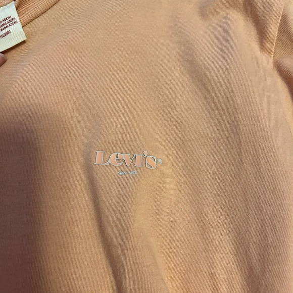 Gently loved Women’s Levi’s orange cropped tshirt - Picture 7 of 9